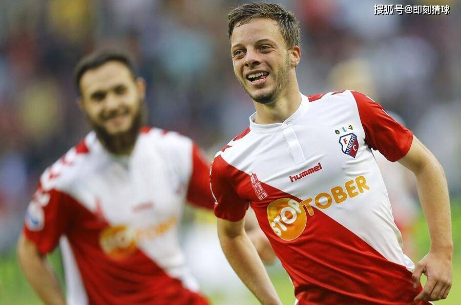 九游体育官网-风云突变！埃因霍温冲刺阶段战术微调；荷甲版图或变；信心回归；心理建设被强调(荷兰杯fc埃因霍温vssbv精英)