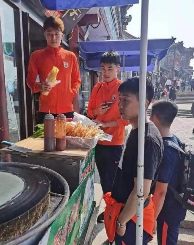 关于今晨山东泰山调整名单以备意甲，更衣室发声环节打磨，引发热议，阵容厚度经受考验的信息