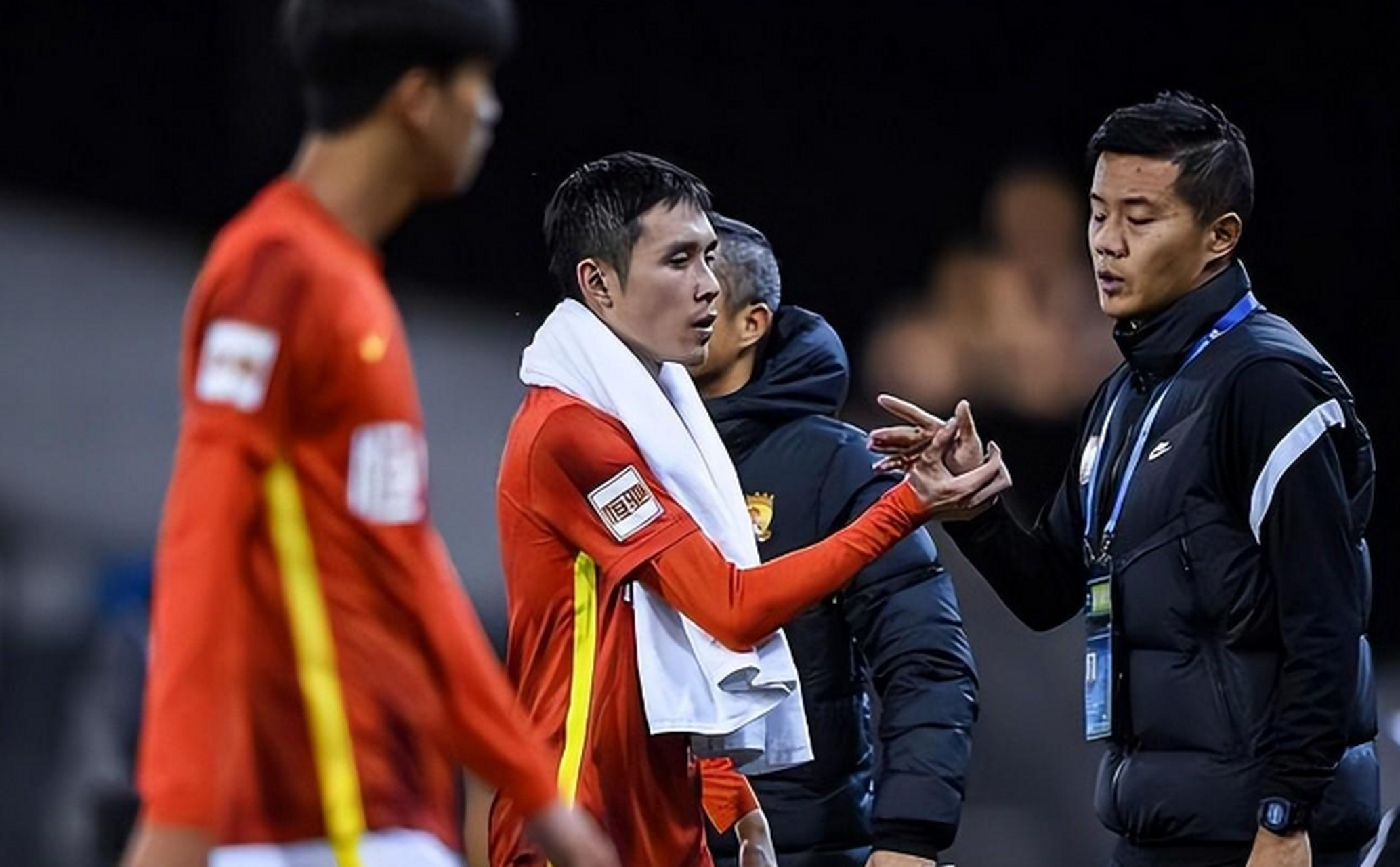 窗口期欧联传出新动向，广州队战术微调，管理层表态——管理层满意，赛季目标并未改变的简单介绍